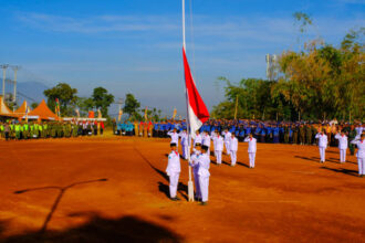 Ilustrasi, Pemandangan upacara bendera oleh PASKIBRA. Foto: Istcok @Adam Abdul Ghafur