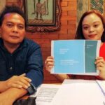 Kuasa hukum CV NCU, Deolipa Yumara, mendampingi Direktur Aset dan Operasional CV NCU, Pricelliyah Lilian, usai memenuhi undangan Rapat Dengar Pendapat (RDP) Komisi XI DPR RI di Kompleks Parlemen, Senayan, Jakarta Pusat, Selasa (27/1/2026). Foto: Ist