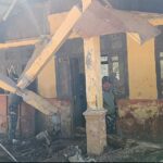 Prajurit TNI AD dari Kodim 0106/Aceh Tengah masih berada di tengah masyarakat terdampak bencana di Aceh. Foto: Dispenad