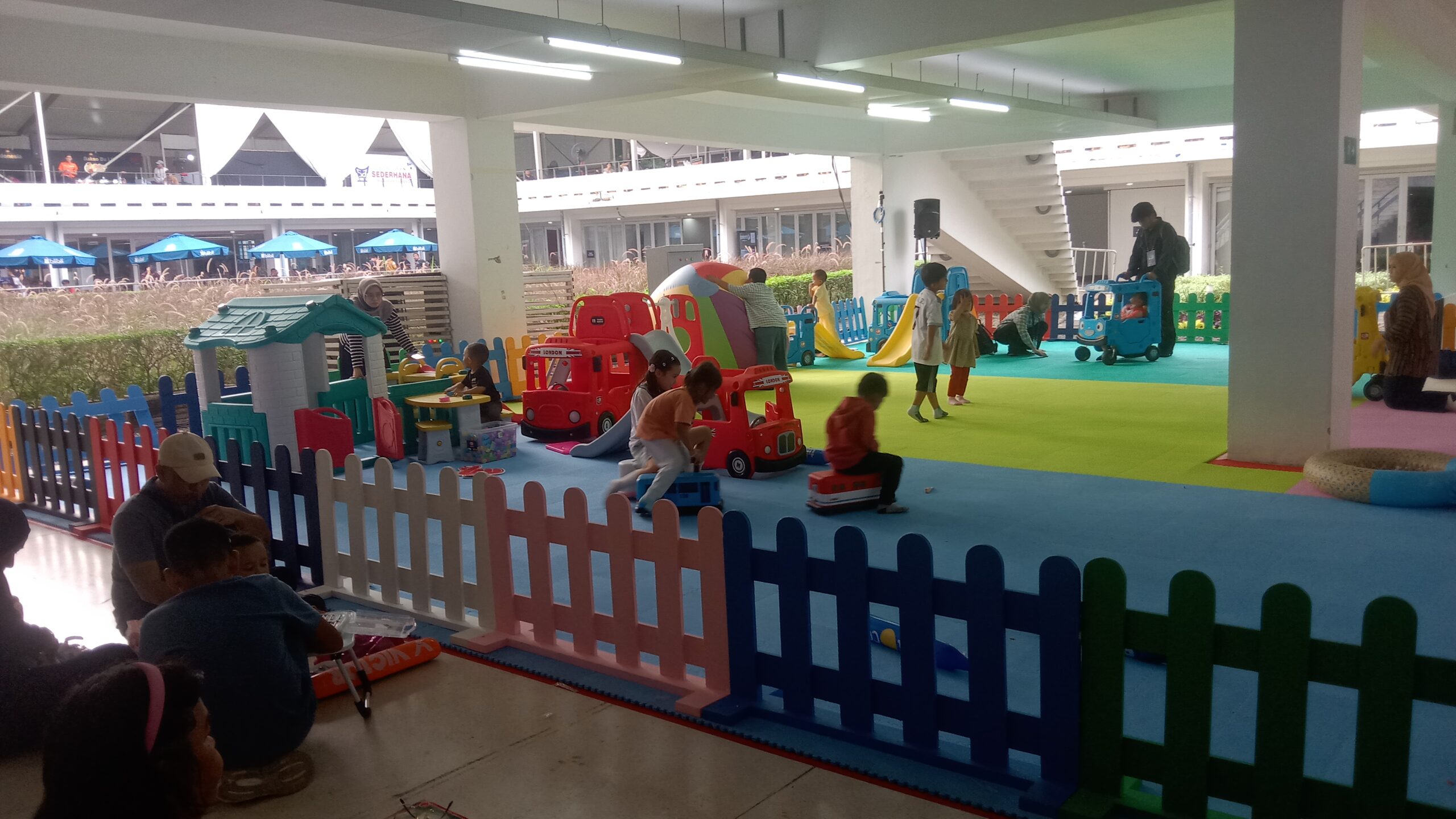 Aneka mainan anak-anak ramai di kunjungi pengunjung di Daihatsu Indonesia Masters 2026 di Istora. Foto/ipol