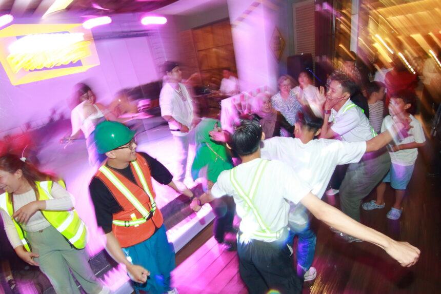 Semarak Malam Pergantian Tahun Mercure Jakarta Sabang