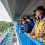 Gubernur DKI Jakarta, Pramono Anung saat melakukan peninjauan di pintu air Cengkareng Drain.(Foto istimewa)