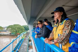 Gubernur DKI Jakarta, Pramono Anung saat melakukan peninjauan di pintu air Cengkareng Drain.(Foto istimewa)