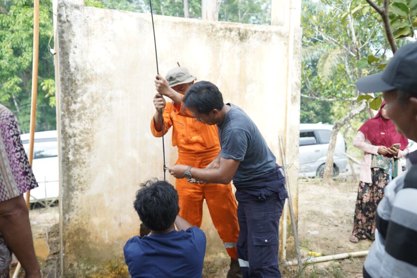 Program Pusaka Artha Pertagas menghadirkan teknologi pigging, yang lazim digunakan untuk pembersihan pipa penyalur gas, dimodifikasi menjadi teknologi tepat guna untuk infrastruktur air desa. Foto: Dok Pertagas