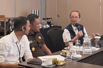 (Paling kanan) Kepala BPJS Kesehatan Cabang Jakarta Selatan, Herman Dinata Mihardja. (dok. BPJS Kesehatan Cabang Jakarta Selatan).