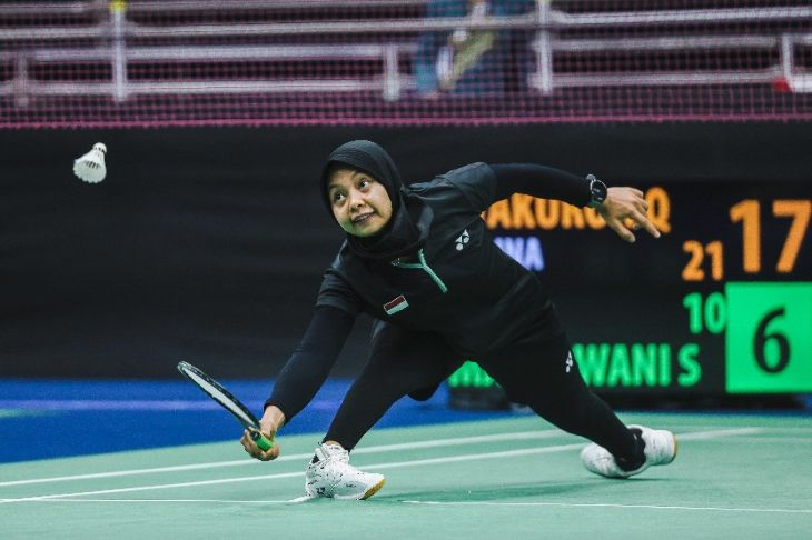 Atlet para bulutangkis putri, Qonitah Ikhtiar Sakuroh saat berjuang meraih medali emas di SPADT Indoor Stadium, 80th Birthday Anniversary Stadium, Nakhon Ratchasima, Tailan. (foto:npcindonesia)