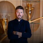 Michael Carrick resmi diperkenalkan sebagai pelatih sementara Manchester United, Rabu (14/1/2026). Foto: Manchester United