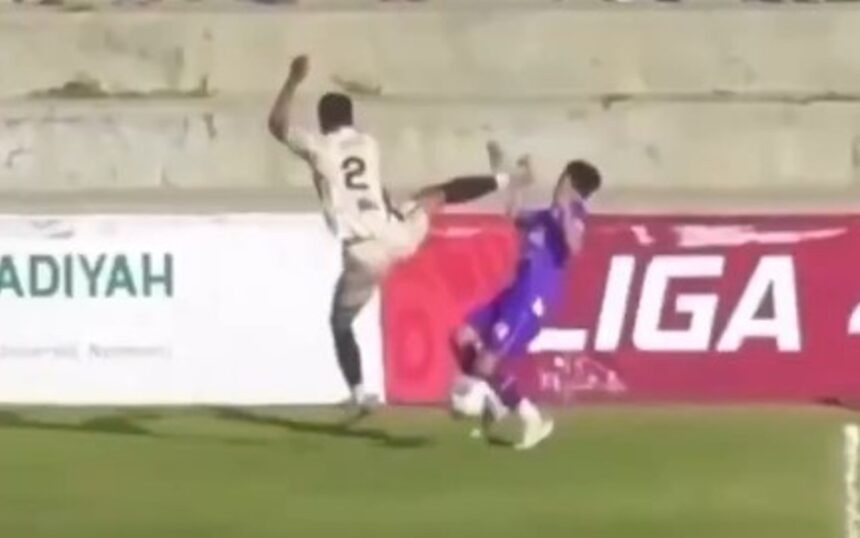Aksi brutal dalam laga UAD FC vs KAFI. Foto: Tangkapan layar video viral
