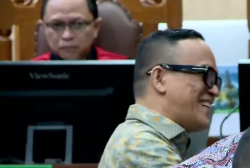 Eks Wamenaker Immanuel Ebenezer Gerungan atau Noel saat persidangan pembacaan surat dakwaan di Pengadilan Tipikor, Senin (19/1/2026). Foto: ipol.id