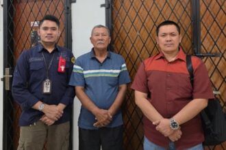 Hariyono (tengah), buronan terpidana korupsi dana APBD Kabupaten Jombang. Foto: Puspenkum Kejaksaan Agung