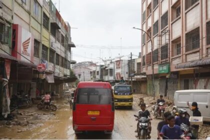 Mobilitas warga perlahan-lahan sudah mulai aktif kembali di wilayah Kecamatan Karang Baru, Kabupaten Aceh Tamiang, Provinsi Aceh Foto: Bidang Komunikasi Kebencanaan BNPB