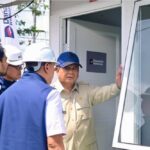 Presiden Prabowo Subianto meninjau lokasi pembangunan rumah hunian Danantara di Kabupaten Aceh Tamiang, Provinsi Aceh, pada Kamis (1/1/2026). Foto: BPMI Setpres