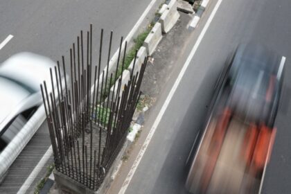 Tiang monorel mangkrak. Foto: Ist