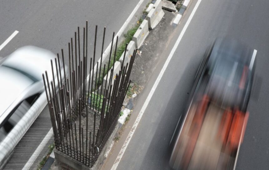 Tiang monorel mangkrak. Foto: Ist