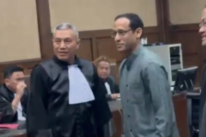 Nadiem Makarim menjalankan persidangan di Pengadilan Tipikor, Jakarta, Senin (5/1/2025). Foto: ipol.id