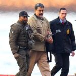 Nicolas Maduro saat tertangkap dan tiba di AS. Foto: X @TheOnion