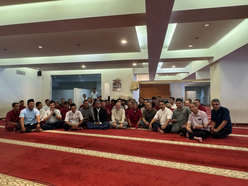 Karyawan Muslim Mal Ciputra Jakarta mengikuti pengajian dan doa bersama pada Rabu, (7/1/2026) lalu. (istimewa/dok. Mal Ciputra Jakarta).