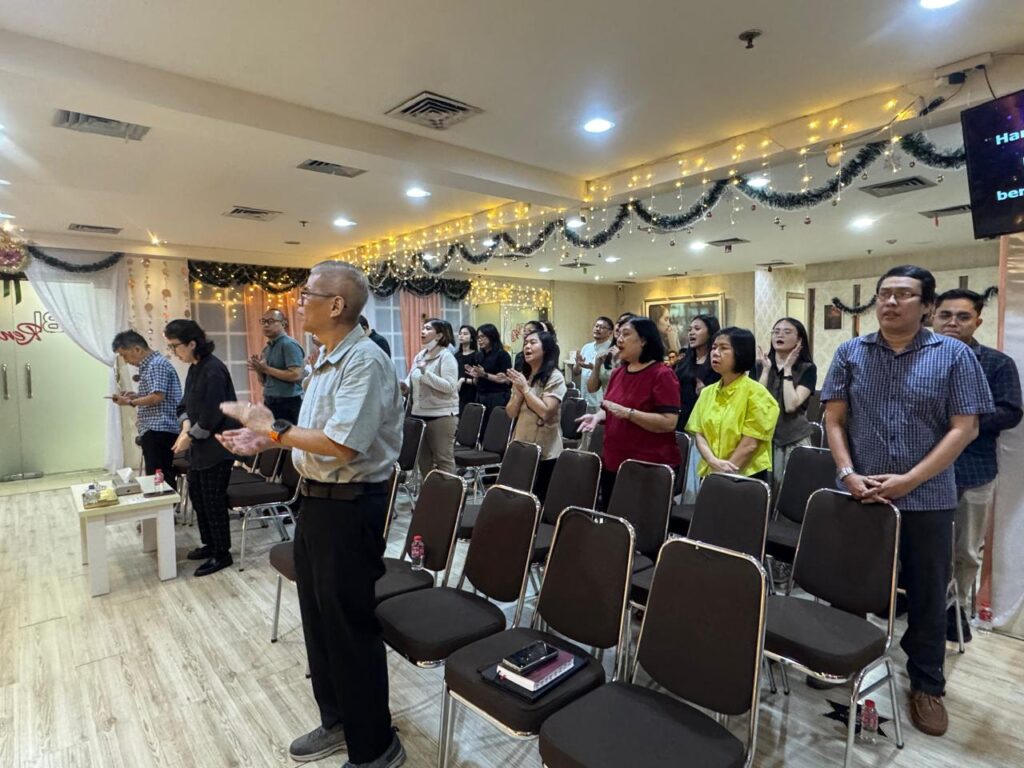 Karyawan Kristiani Mal Ciputra Jakarta melaksanakan ibadah kebaktian pada Kamis, (8/1/2026) silam. (istimewa/dok. Mal Ciputra Jakarta).
