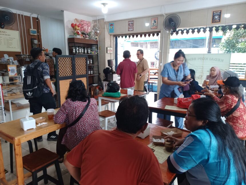Kedai Kopi Bemo di Pasar Rawamangun, Kecamatan Pulo Gadung, Jakarta Timur, Selasa (20/1/2026) siang. Foto: Joesvicar Iqbal/ipol.id