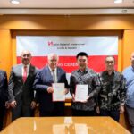 Dari kiri : Swiss-Belhotel International Senior Vice President of Operations & Development Central Asia and China - Patrick Low, Senior VP of Operations and Development - Ilkin Ilyaszade, Chairman and President - Gavin M. Faull, Perwakilan Māua Olea Ubud Jodie V. Utomo dan Franky M. Setjoadinata, Swiss-Belhotel International Senior Regional & Area Director of Finance for Indonesia & Asia - Bernanda Karo-Karo. (istimewa).