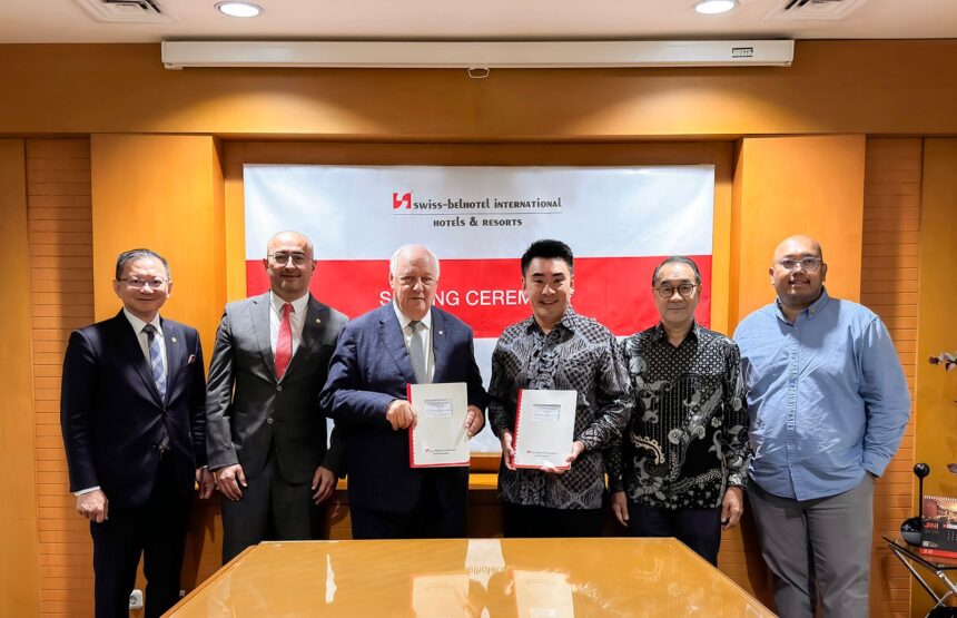 Dari kiri : Swiss-Belhotel International Senior Vice President of Operations & Development Central Asia and China - Patrick Low, Senior VP of Operations and Development - Ilkin Ilyaszade, Chairman and President - Gavin M. Faull, Perwakilan Māua Olea Ubud Jodie V. Utomo dan Franky M. Setjoadinata, Swiss-Belhotel International Senior Regional & Area Director of Finance for Indonesia & Asia - Bernanda Karo-Karo. (istimewa).