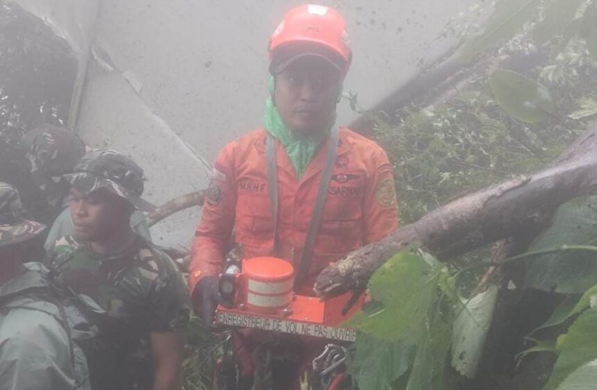Penemuan Black Box Pesawat ATR 42-500. Foto: Basarnas