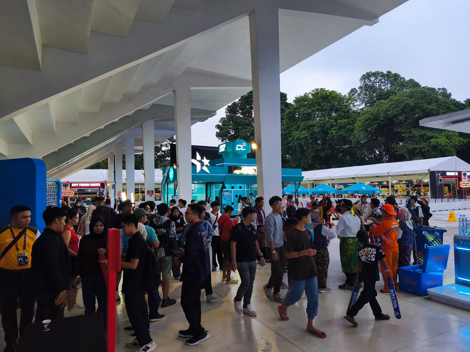 Suasana di sekitar Istora Senayan saat penyelenggaraan Daihatsu Indonesia Masters 2026. Foto: timur/ipol.id