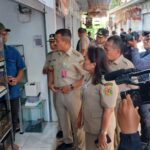 Wali Kota Jakarta Selatan, M Anwar mengunjungi Teras Lenteng Agung, Jakarta Selatan, Senin (26/1/2026). Foto: Joesvicar Iqbal/ipol.id