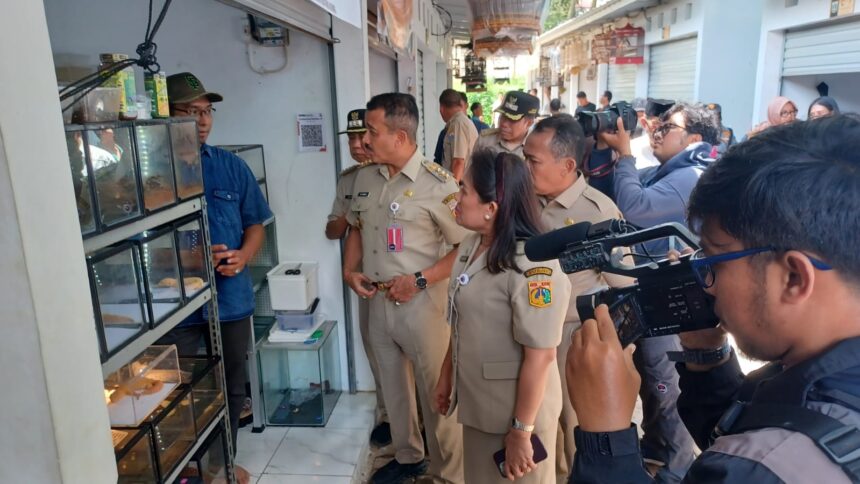 Wali Kota Jakarta Selatan, M Anwar mengunjungi Teras Lenteng Agung, Jakarta Selatan, Senin (26/1/2026). Foto: Joesvicar Iqbal/ipol.id