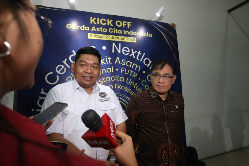 Kepala Badan Percepatan Pengentasan Kemiskinan (BP Taskin), Budiman Sudjatmiko (ka) bersama Ketum GACi Rizki Andrika. Foto: Dok GACi