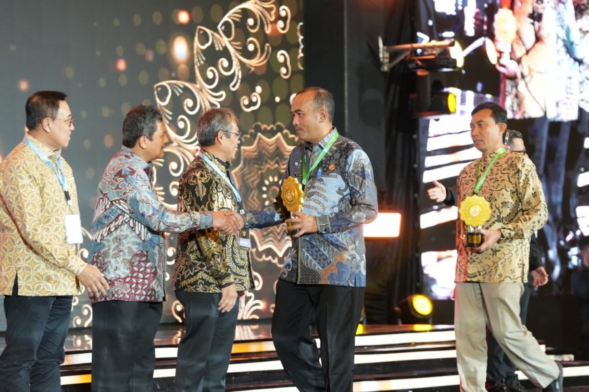 BPJS Kesehatan memberikan penghargaan kepada ratusan kepala daerah di ajang Universal Health Coverage (UHC) Awards Tahun 2026, Selasa (27/1/2026). (istimewa/dok. BPJS Kesehatan).