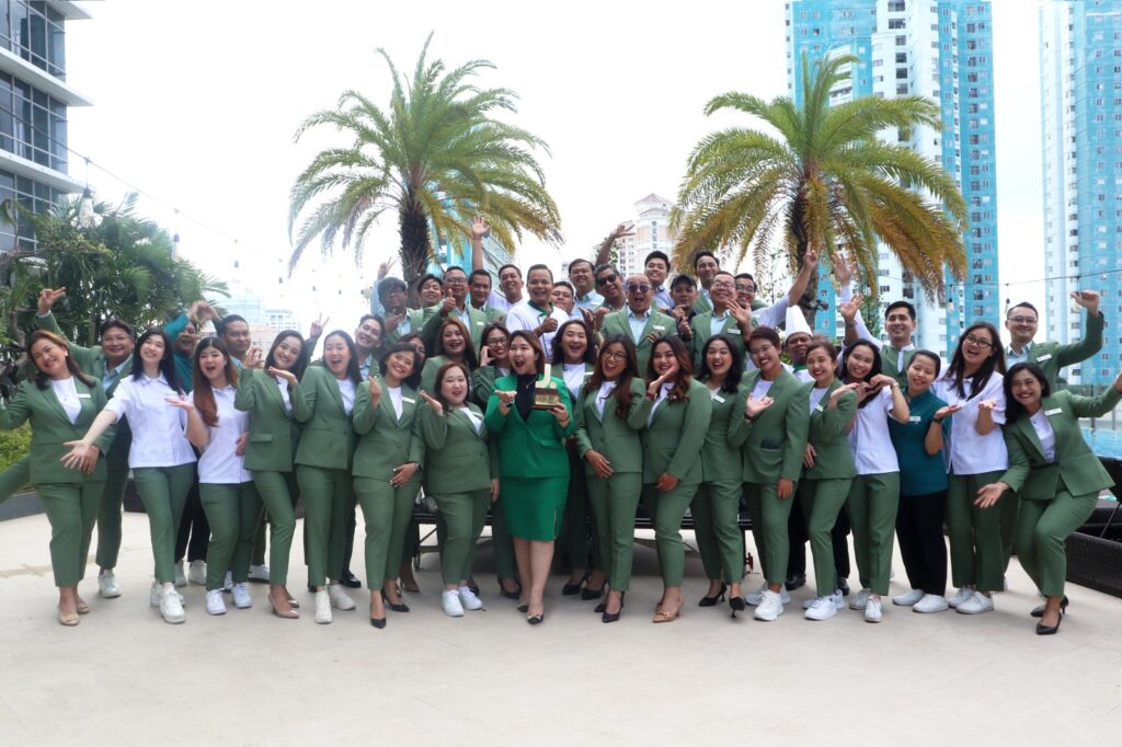 Holiday Inn & Suites Jakarta Gajah Mada raih Jakarta Leading 4 Star Hotel pada ajang Jakarta Tourism Awards 2025. (istimewa).