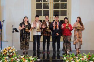 Holiday Inn & Suites Jakarta Gajah Mada raih Jakarta Leading 4 Star Hotel pada ajang Jakarta Tourism Awards 2025. (istimewa).