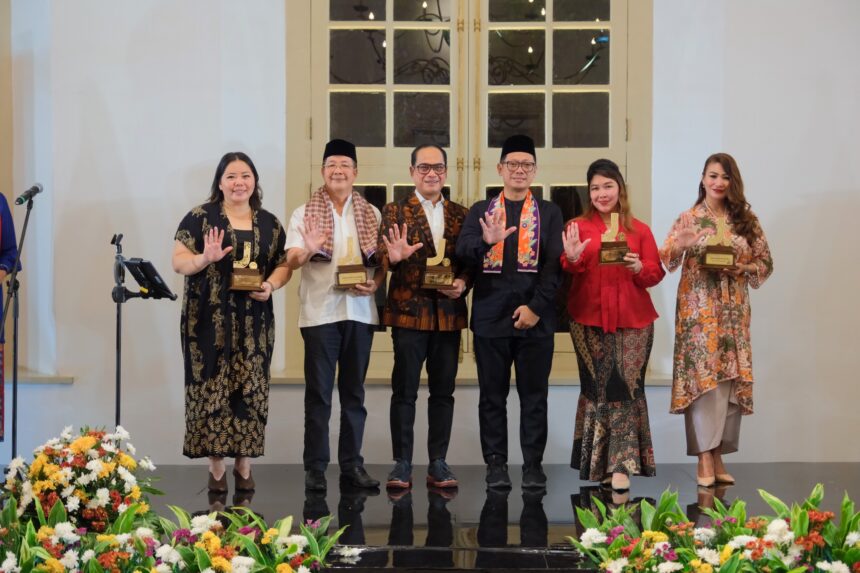 Holiday Inn & Suites Jakarta Gajah Mada raih Jakarta Leading 4 Star Hotel pada ajang Jakarta Tourism Awards 2025. (istimewa).