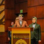 Kompol Seala Syah Alam meraih gelar Doktor pada Program Doktoral Kajian Stratejik dan Global. Dinyatakan lulus predikat Cum Laude. Sidang terbuka dipimpin Ketua Sidang Prof Supriatna, promotor Prof Sudarsono Hardjosoekarto, Ko-promotor, Prof Arthur Josias Simon Runturambi, dan Dr Chairul Muriman Setyabudi, digelar di Balai Sidang Universitas Indonesia (UI), Depok, Senin (5/1/2026). Foto: Ist
