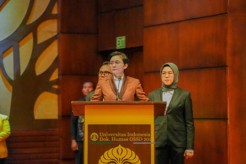 Kompol Seala Syah Alam meraih gelar Doktor pada Program Doktoral Kajian Stratejik dan Global. Dinyatakan lulus predikat Cum Laude. Sidang terbuka dipimpin Ketua Sidang Prof Supriatna, promotor Prof Sudarsono Hardjosoekarto, Ko-promotor, Prof Arthur Josias Simon Runturambi, dan Dr Chairul Muriman Setyabudi, digelar di Balai Sidang Universitas Indonesia (UI), Depok, Senin (5/1/2026). Foto: Ist