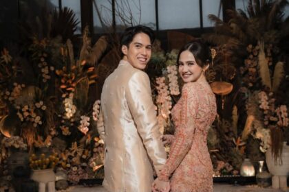 El Rumi melamar Syifa Hadju. Foto: Instagram @syifahadju