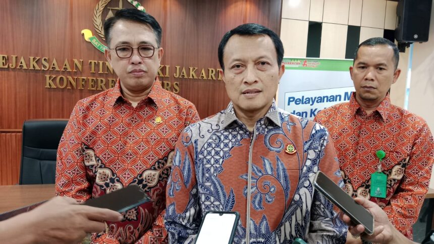 Jaksa Agung Muda Pengawasan (Jamwas), Rudi Margono (tengah). Foto: Yudha Krastawan