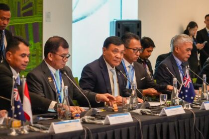 Menko Polkam Jenderal TNI (Purn) Djamari Chaniago beserta jajarannya dalam kegiatan Meeting on Law and Security (MCM) yang digelar di Kedutaan Besar Australia, Jakarta. Foto: Kemenko Polkam
