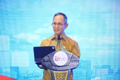 Ketua Dewan Komisioner OJK Mahendra Siregar,