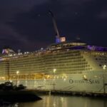 Kapal pesiar Ovation of the Seas bersandar di Pelabuhan Gili Mas, Lombok Barat, NTB, Jumat (2/1/2026). Foto: Instagram @insidelombok