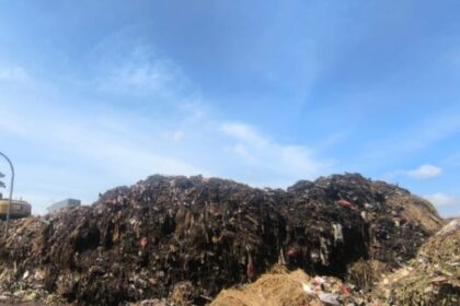 Tumpukan sampah yang menggunung di Pasar Induk Kramat Jati. Foto: Ist