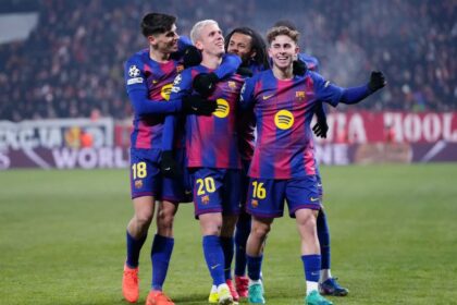 Pemain Barcelona merayakan gol di Liga Champions.