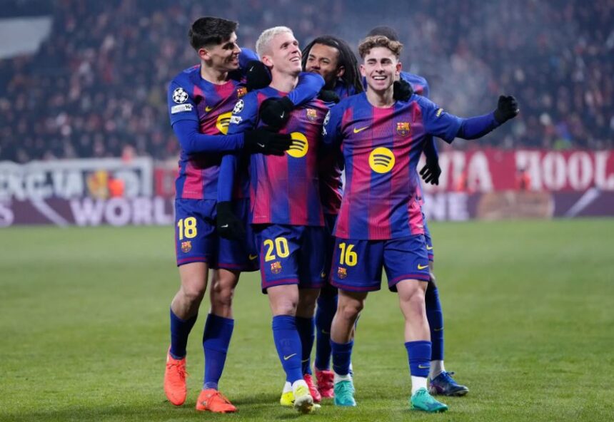 Pemain Barcelona merayakan gol di Liga Champions.