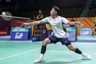 Aksi tunggal putra Indonesia, Moh. Zaki Ubaidillah pada babak perempat final Thailand Masters 2026 di Stadion Nimibutr, Bangkok, Thailand, Sabtu 30 Januari 2026. (Foto: PBSI/Deri Destan)