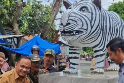 Macan Putih di Balongjeruk, Kediri. Foto: TikTok @kang.trias