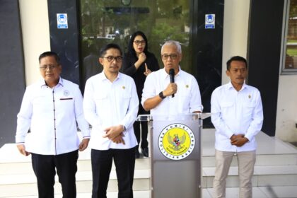 Sekretaris Kompolnas, Arief Wicaksono didampingi beberapa anggota Kompolnas dalam kegiatan Capaian Kinerja Tahun 2025 dan Rencana Kerja Tahun 2026 di kantor Kompolnas Jakarta, Senin (5/1/2026). Foto: Ist
