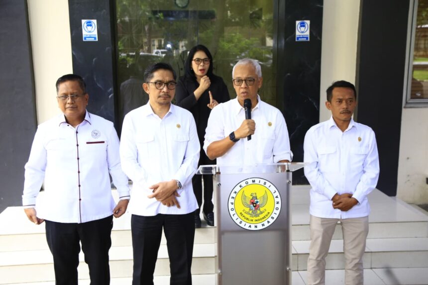 Sekretaris Kompolnas, Arief Wicaksono didampingi beberapa anggota Kompolnas dalam kegiatan Capaian Kinerja Tahun 2025 dan Rencana Kerja Tahun 2026 di kantor Kompolnas Jakarta, Senin (5/1/2026). Foto: Ist