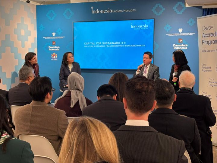 Direktur Utama BRI Hery Gunardi dalam forum Indonesia Pavilion dalam panel Capital for Sustainability: Unlocking Sustainable Finance and Growth in Emerging Markets, World Economic Forum (WEF) Davos 2026, Selasa (20/1/2026). Foto: Dok BRI