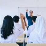 Ilustrasi, Guru SD di Pamulang dilaporkan atas dugaan kekerasan verbal, solidaritas publik mengalir deras. Foto: Istcok @Rani Nurlaela Desandi